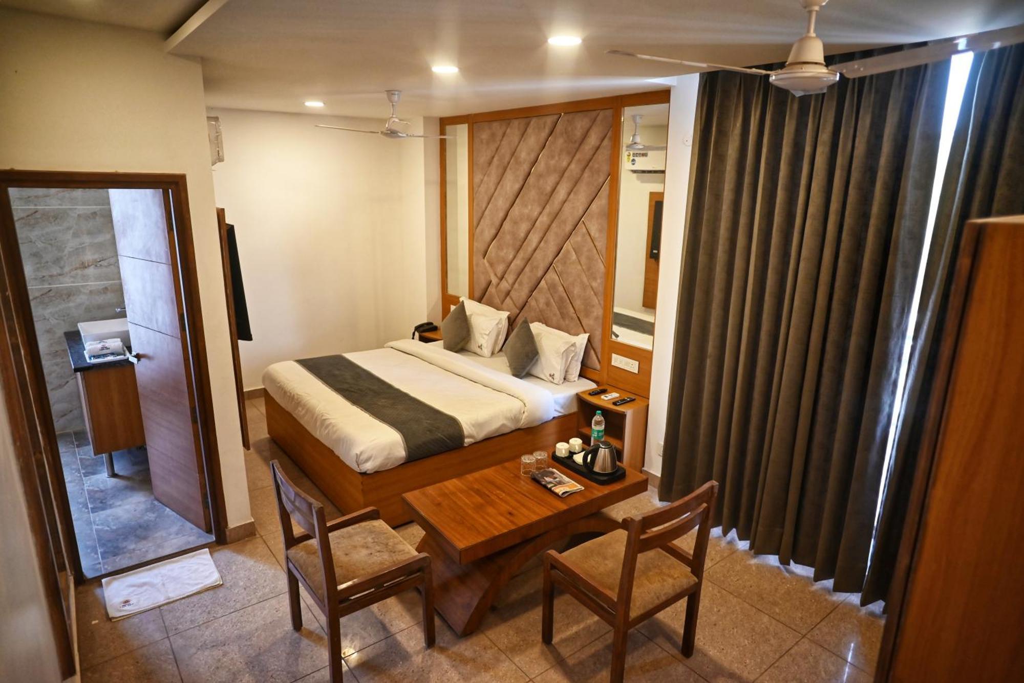 Hotel Lake View Chandīgarh Exteriér fotografie